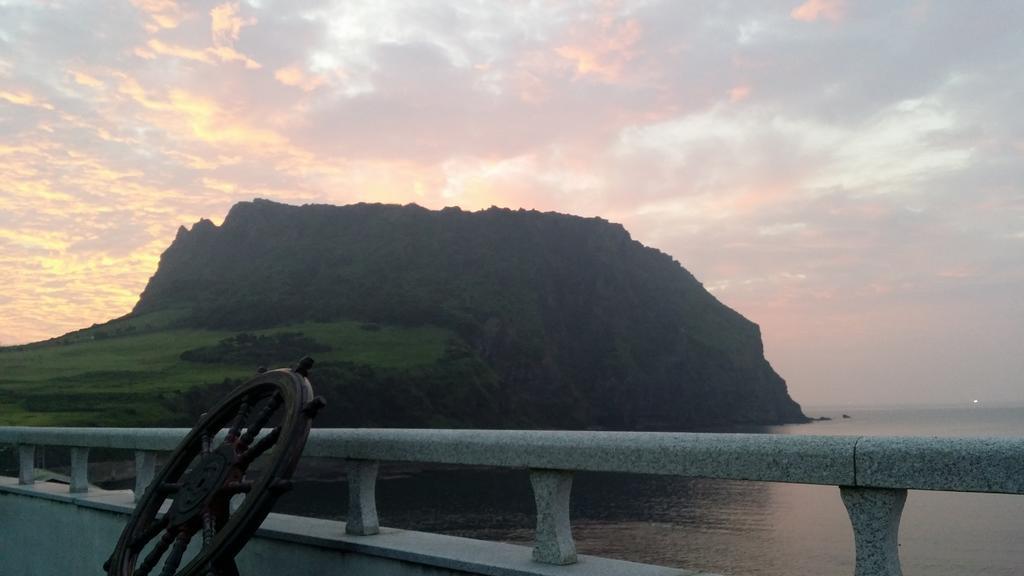 Nice View Guesthouse Seogwipo Bagian luar foto